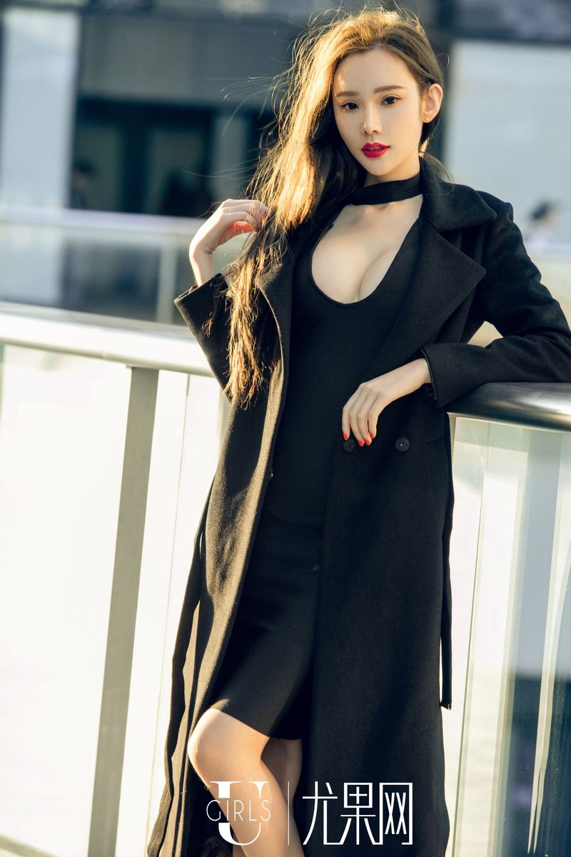 性感女神萌琪琪白衬衫巨乳诱惑职场OL大尺度写真