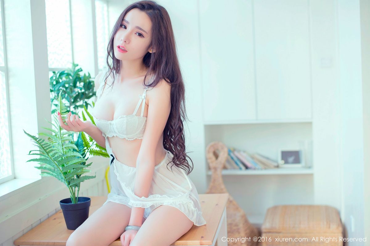 美女嫩模学霸萌琪琪Irene黑色比基尼白色蕾丝内衣诱惑写真