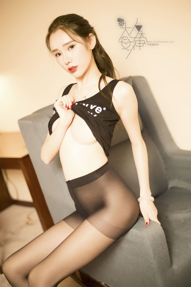 头条女神绝色美女萌琪琪黑丝美腿大尺度真空美图