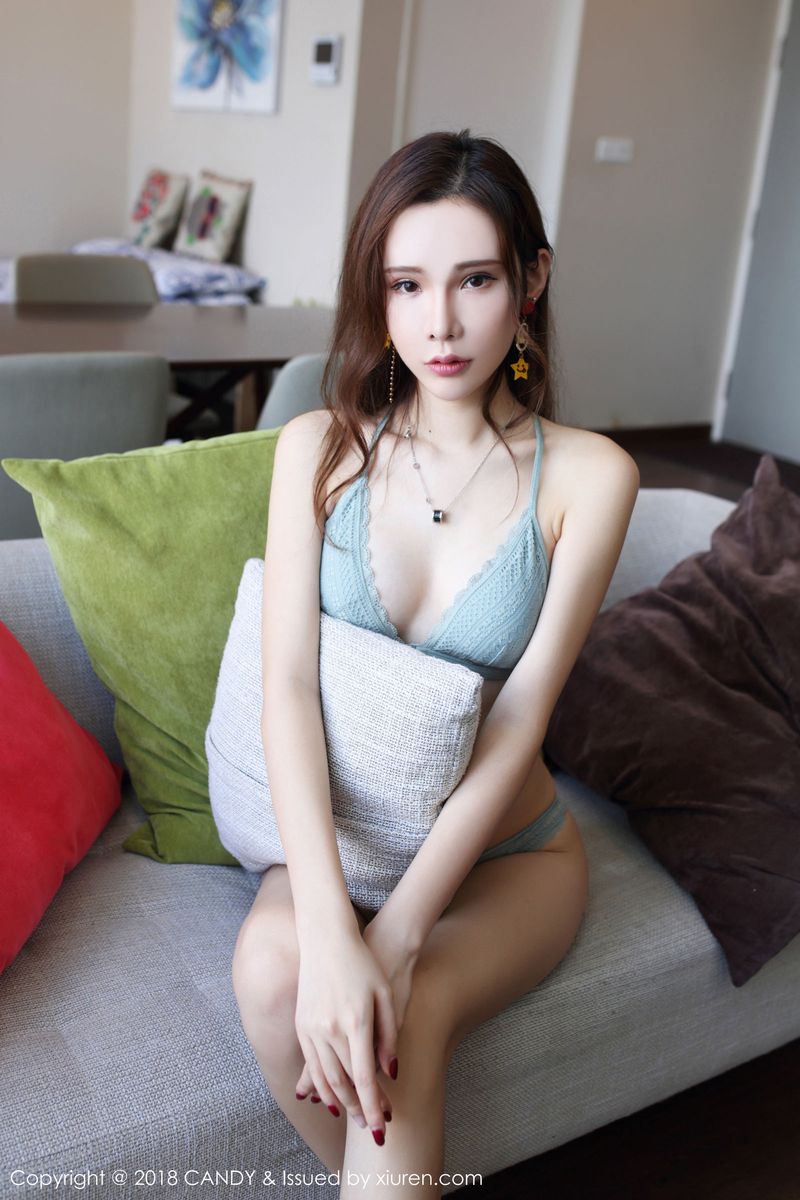 性感女神萌琪琪Irene修长美腿内衣诱惑沙巴旅拍第二套