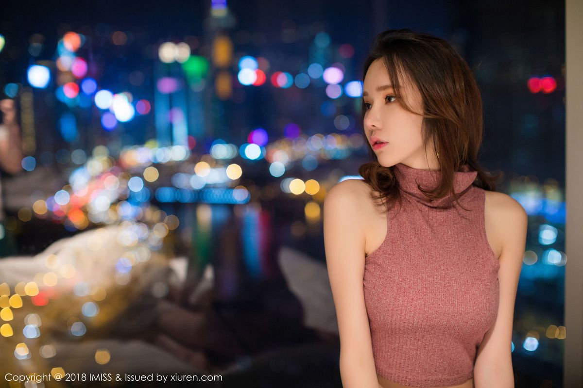 性感女神萌琪琪Irene丝袜美腿真空丁字裤诱惑写真