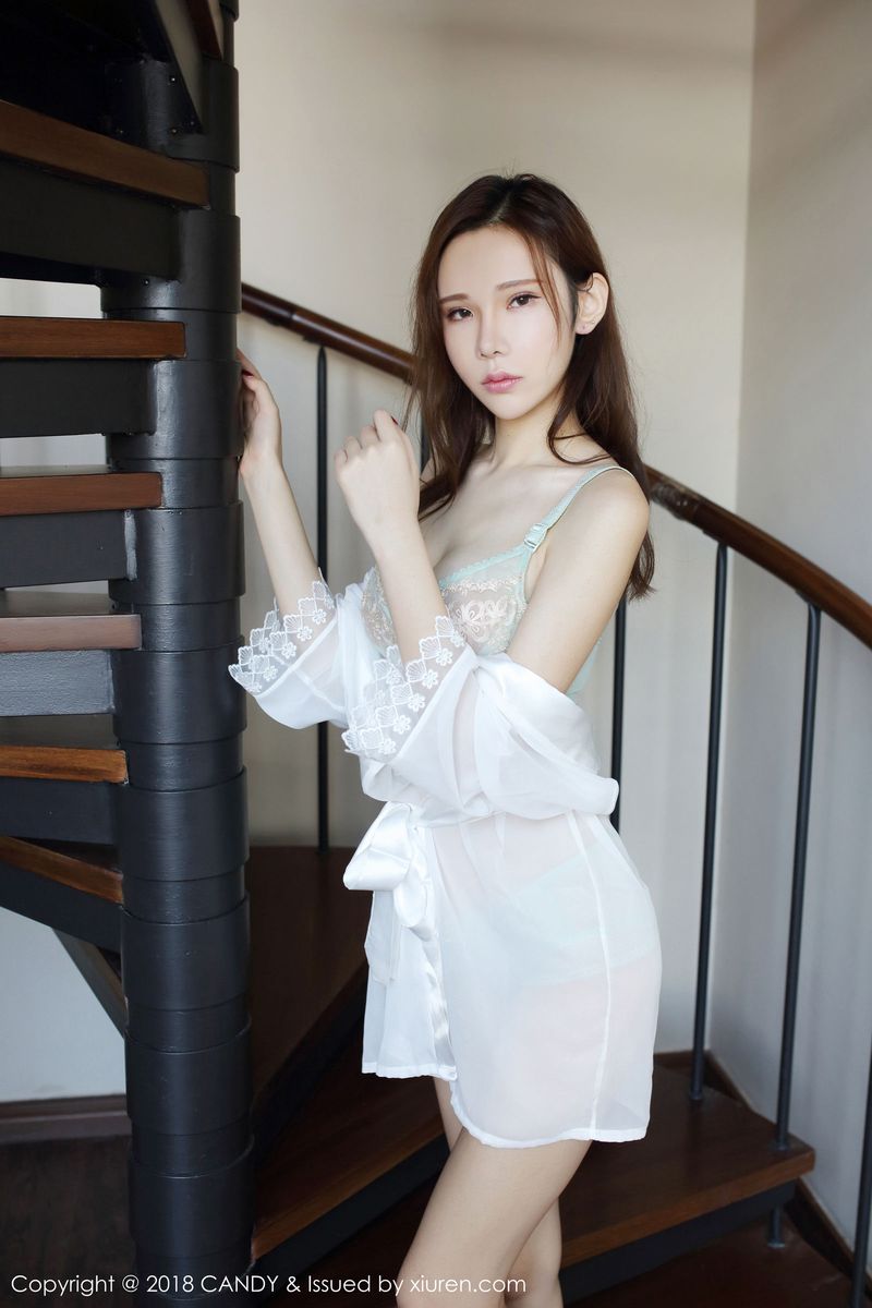 性感女神萌琪琪Irene修长美腿内衣诱惑沙巴旅拍第二套