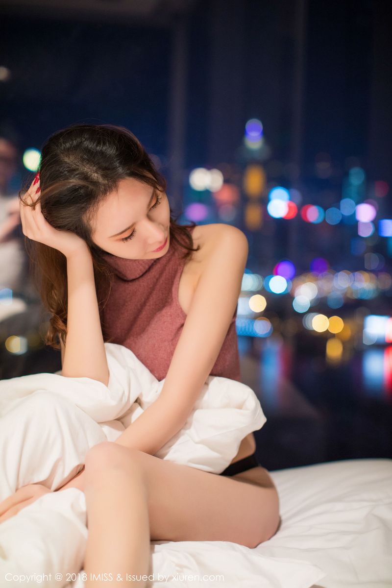 性感女神萌琪琪Irene丝袜美腿真空丁字裤诱惑写真