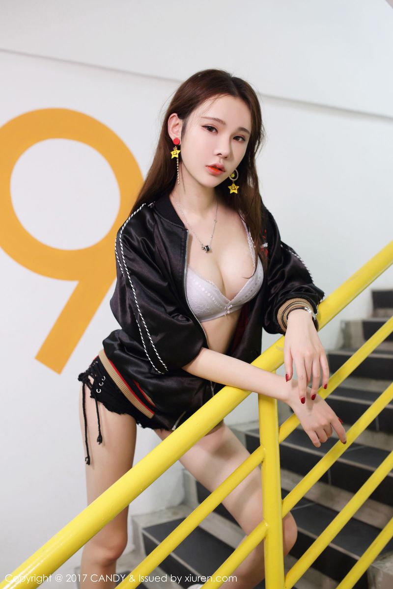性感女神萌琪琪Irene白色比基尼内衣诱惑沙巴旅拍