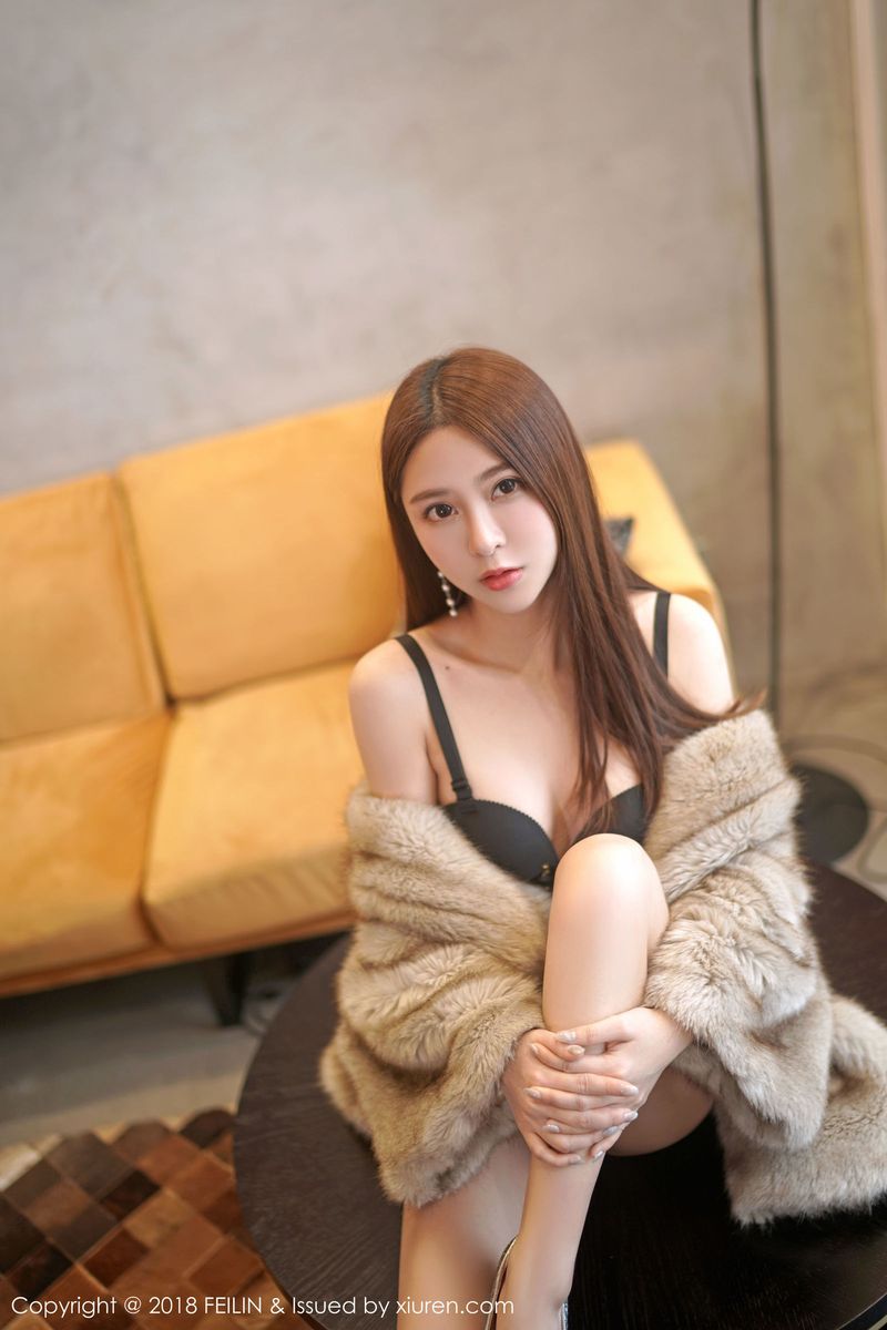 清甜美女luna张静燕修长美腿黑色内衣诱惑优雅写真