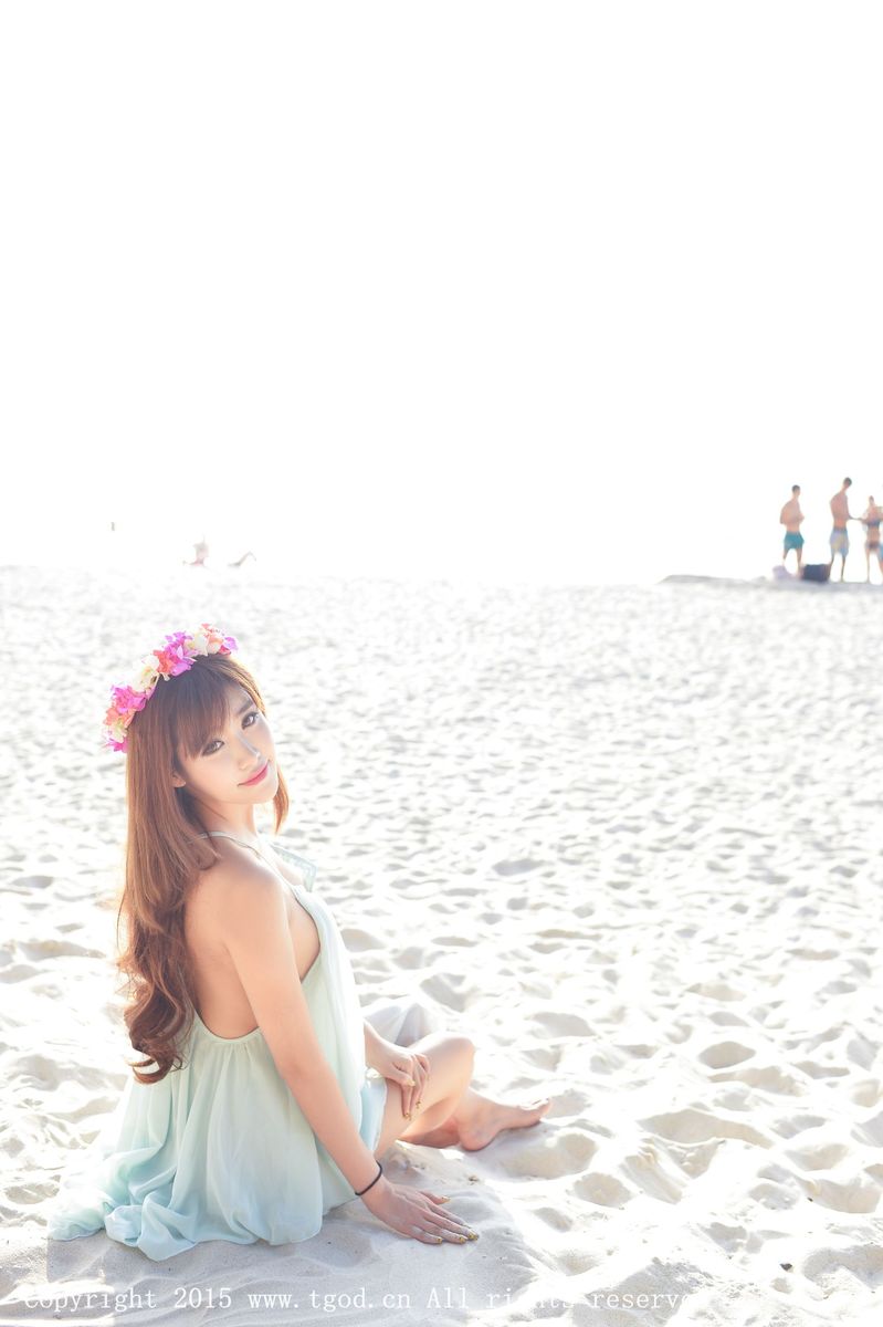 美女模特程小烦沙滩比基尼白皙美胸普吉岛旅拍