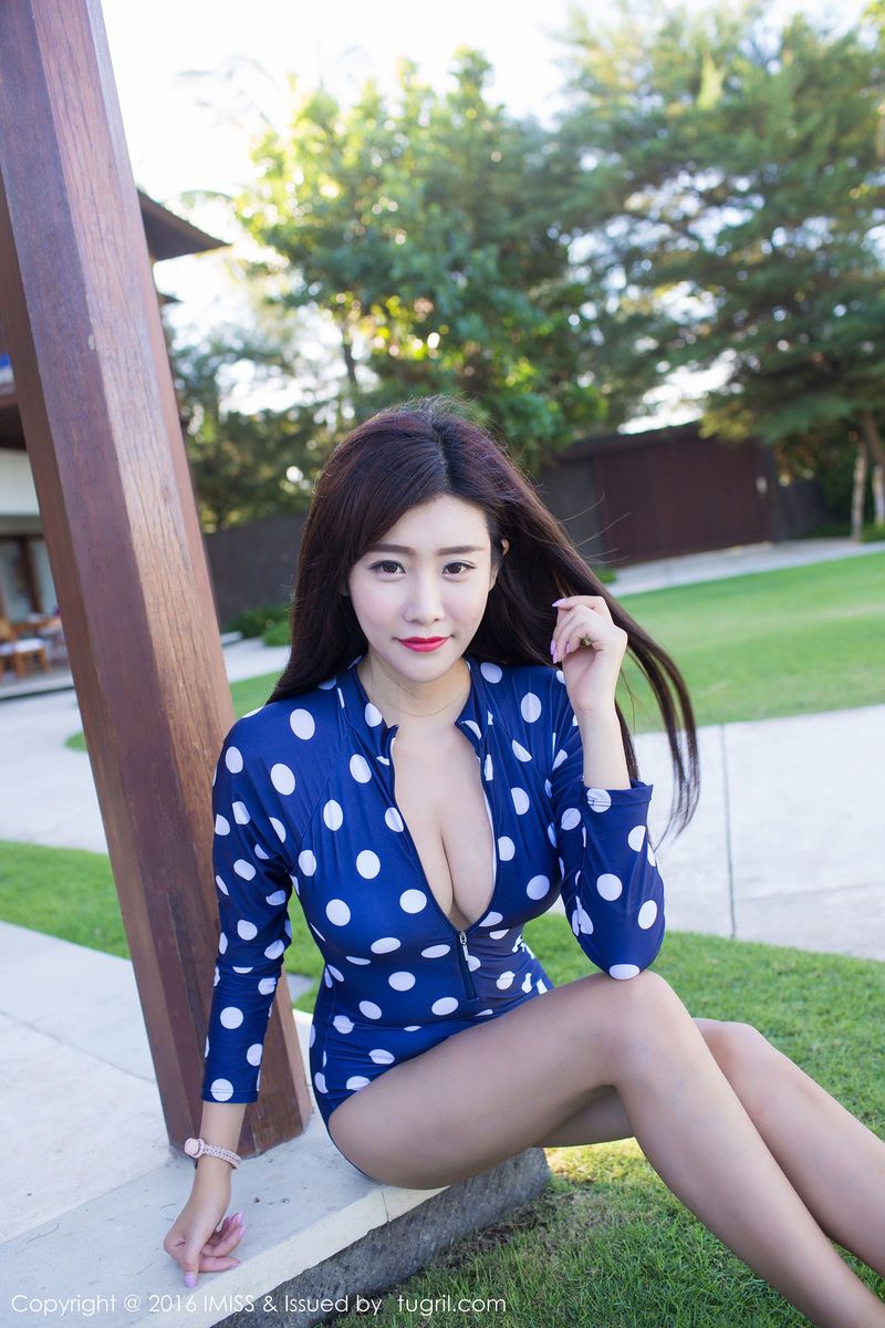 清新美女模特程小烦不烦玫瑰浴湿身诱惑巴厘岛旅拍