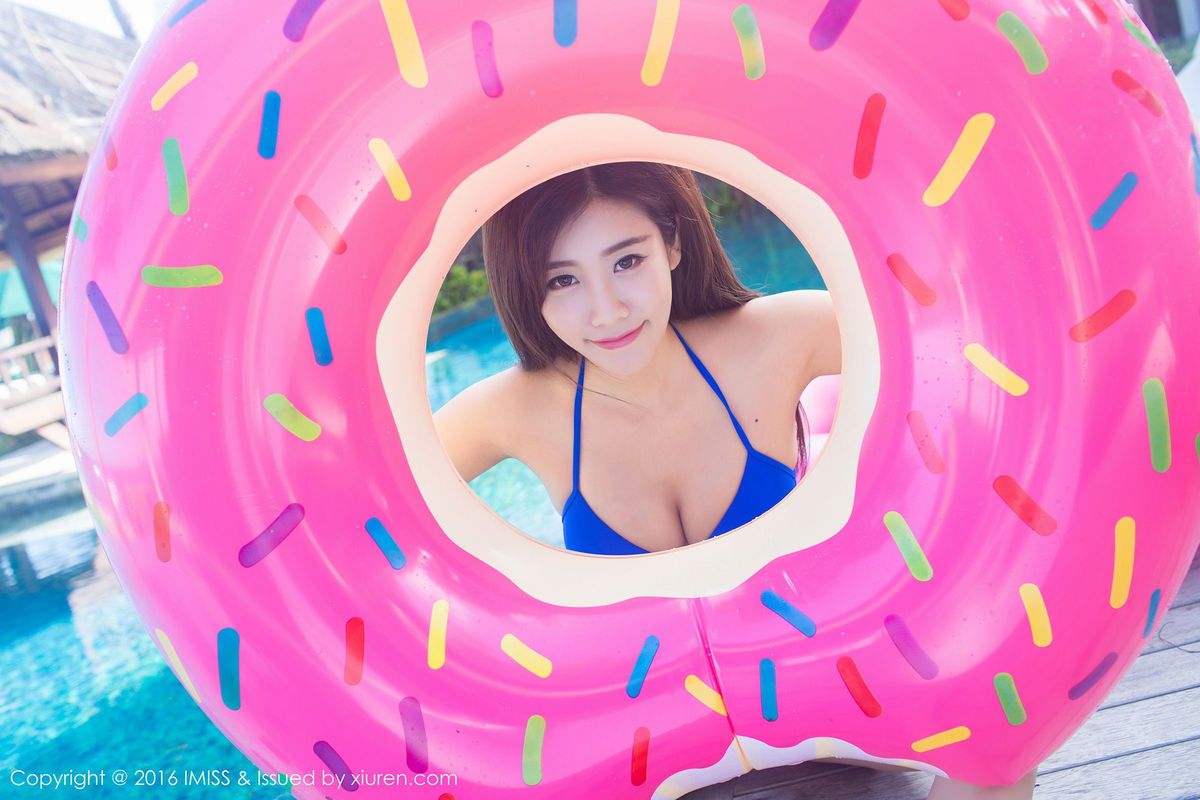 美女模特程小烦不烦泳池比基尼巴厘岛旅拍第二套