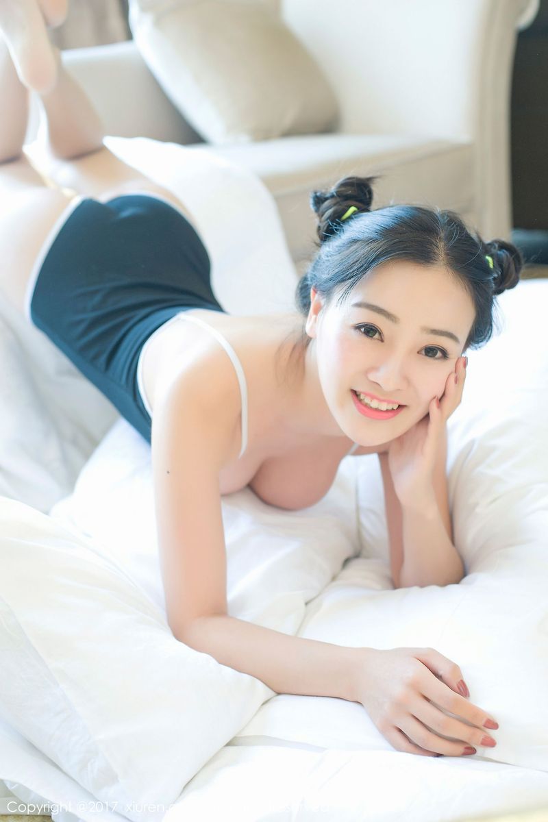 软妹子少女芈琳娜童颜巨乳低胸死库水体操服写真