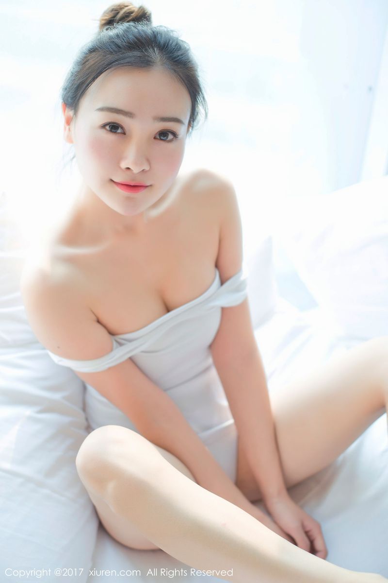 软妹子少女芈琳娜童颜巨乳低胸死库水体操服写真