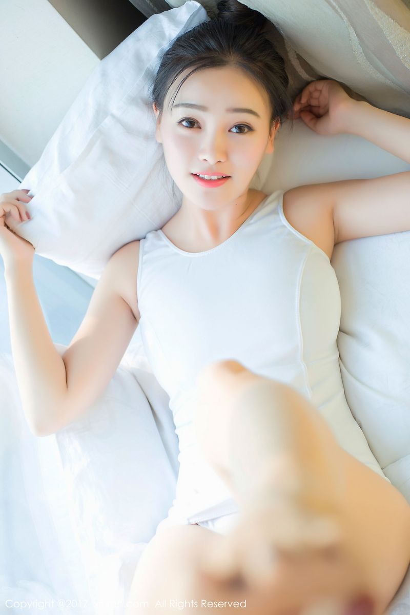 软妹子少女芈琳娜童颜巨乳低胸死库水体操服写真