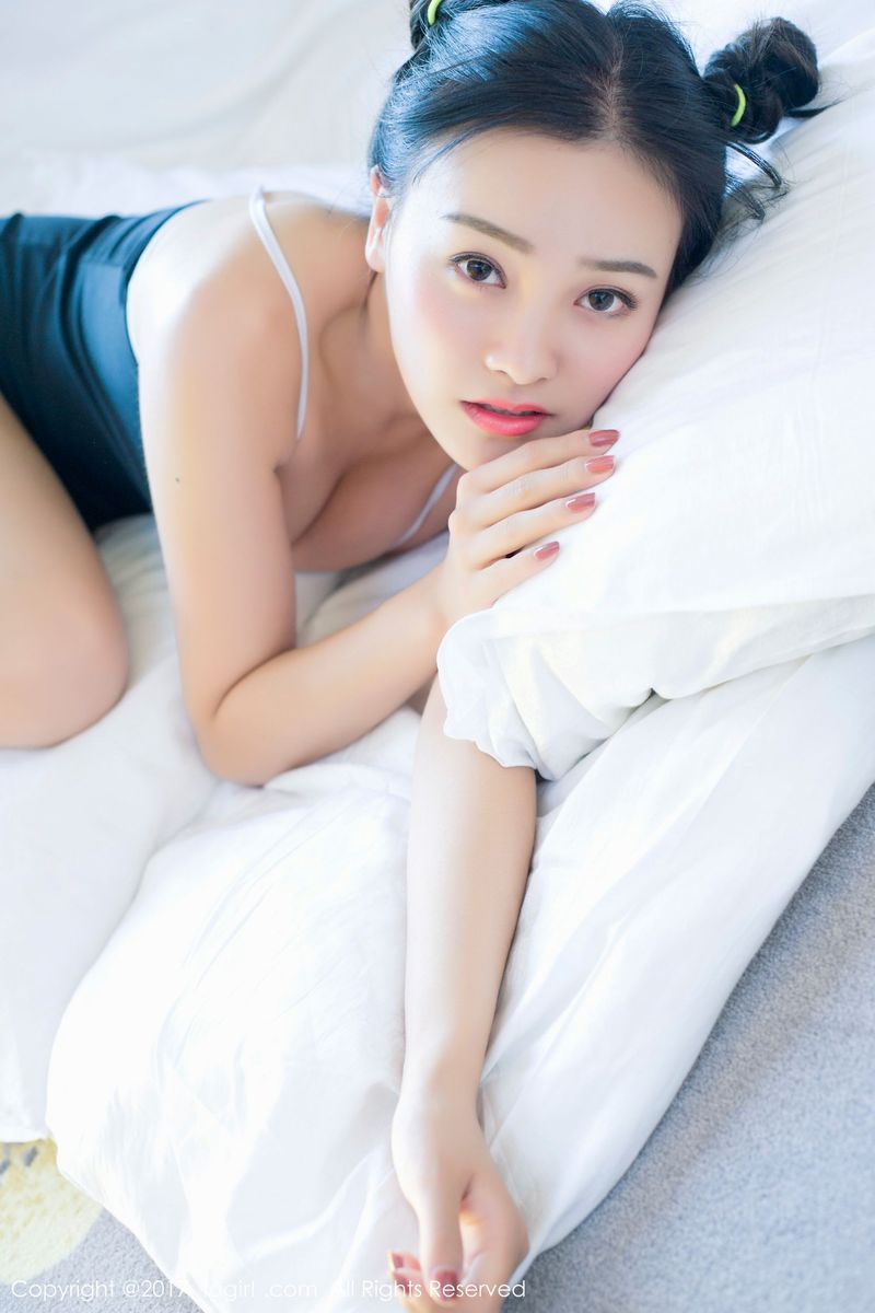 软妹子少女芈琳娜童颜巨乳低胸死库水体操服写真