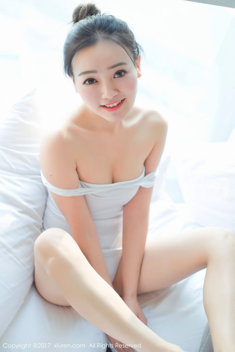 软妹子少女芈琳娜童颜巨乳低胸死库水体操服写真