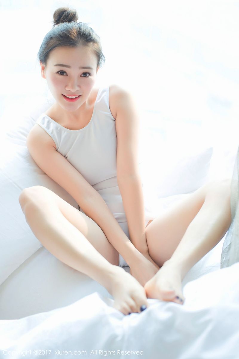 软妹子少女芈琳娜童颜巨乳低胸死库水体操服写真