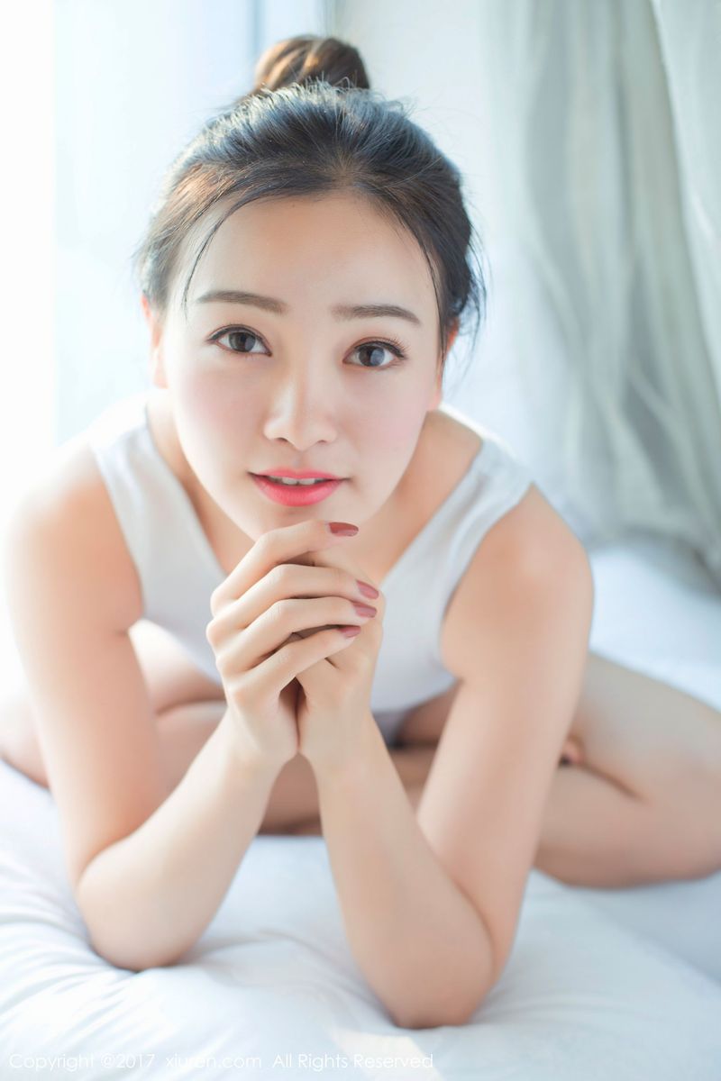 软妹子少女芈琳娜童颜巨乳低胸死库水体操服写真