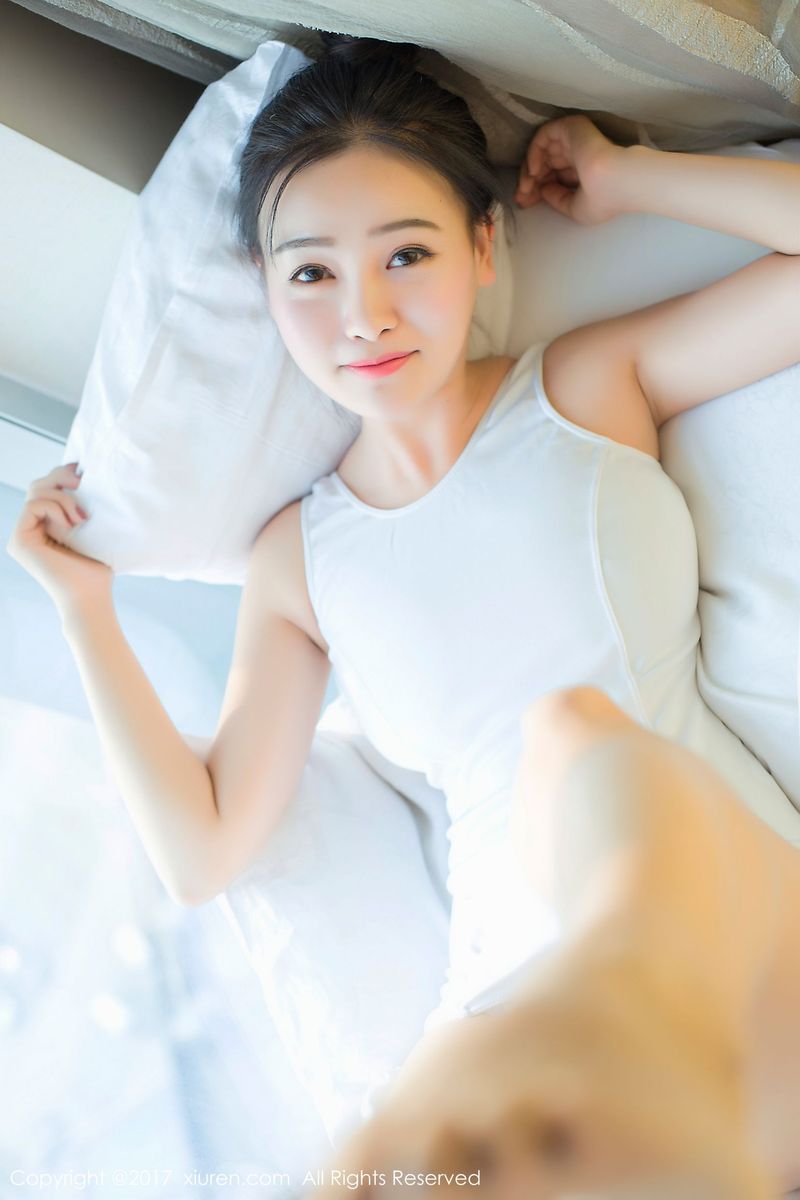 软妹子少女芈琳娜童颜巨乳低胸死库水体操服写真