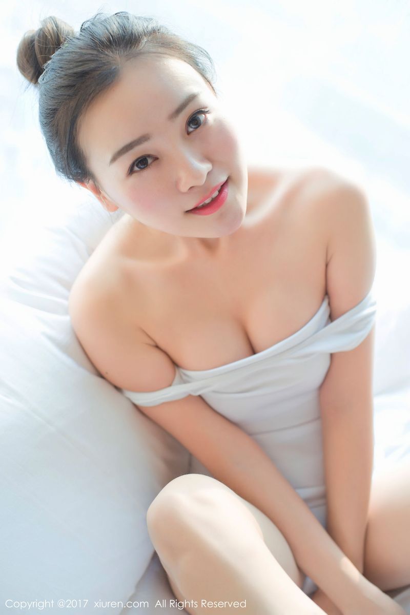 软妹子少女芈琳娜童颜巨乳低胸死库水体操服写真
