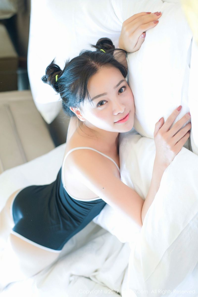 软妹子少女芈琳娜童颜巨乳低胸死库水体操服写真
