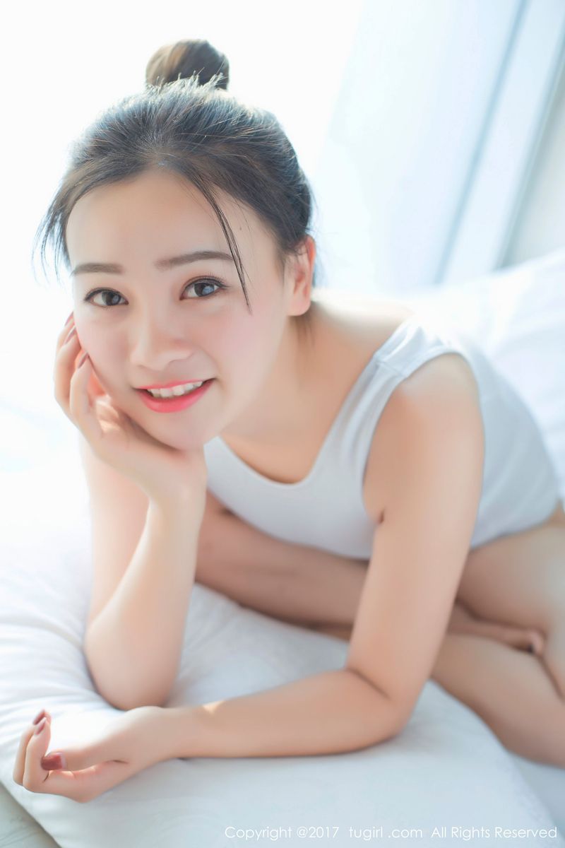 软妹子少女芈琳娜童颜巨乳低胸死库水体操服写真