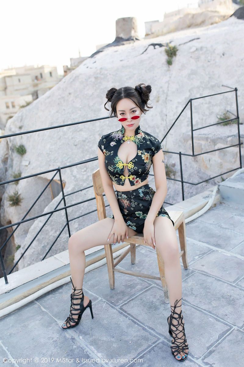 气质女神穆菲菲白皙爆乳修长美腿土耳其旅拍