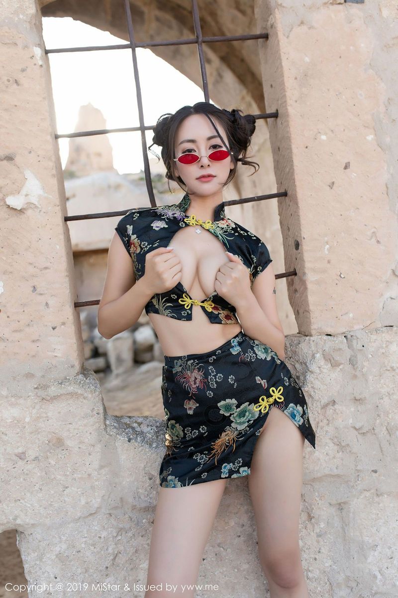 气质女神穆菲菲白皙爆乳修长美腿土耳其旅拍