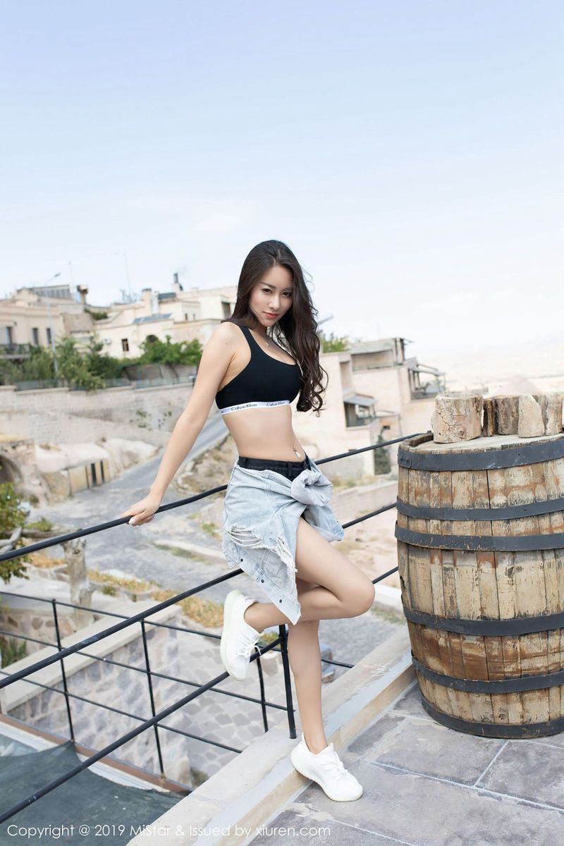 气质女神穆菲菲白皙爆乳修长美腿土耳其旅拍