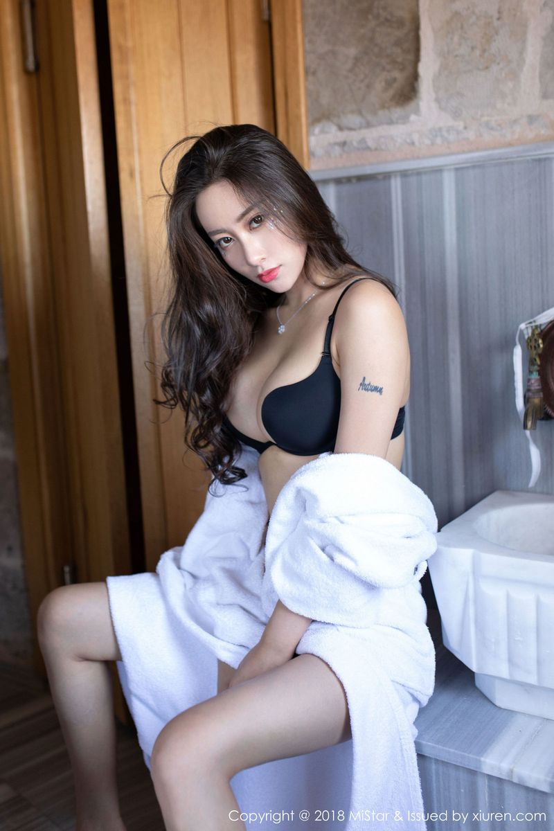 气质女神穆菲菲帆布旗袍黑丝美腿土耳其旅拍