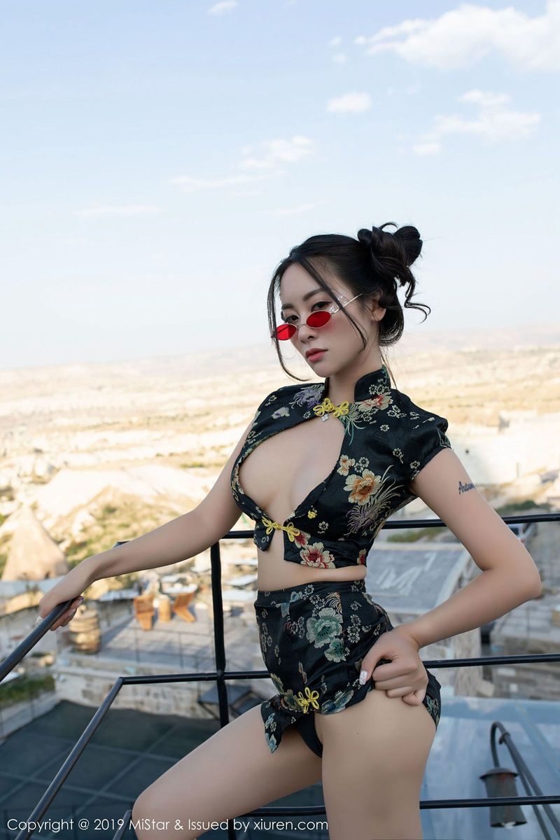 气质女神穆菲菲白皙爆乳修长美腿土耳其旅拍
