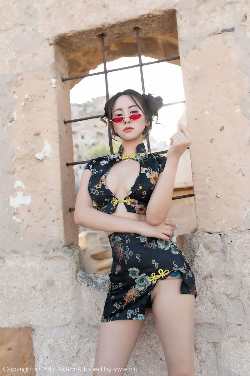 气质女神穆菲菲白皙爆乳修长美腿土耳其旅拍
