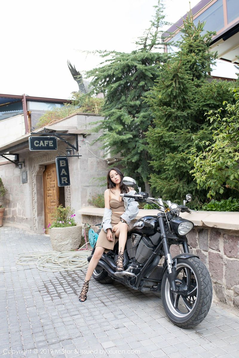 气质女神穆菲菲白皙爆乳修长美腿土耳其旅拍