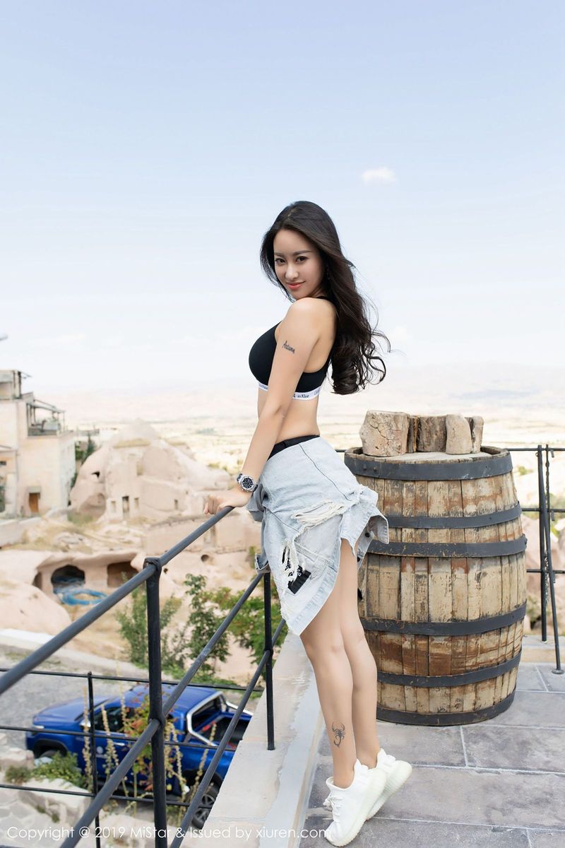 气质女神穆菲菲白皙爆乳修长美腿土耳其旅拍