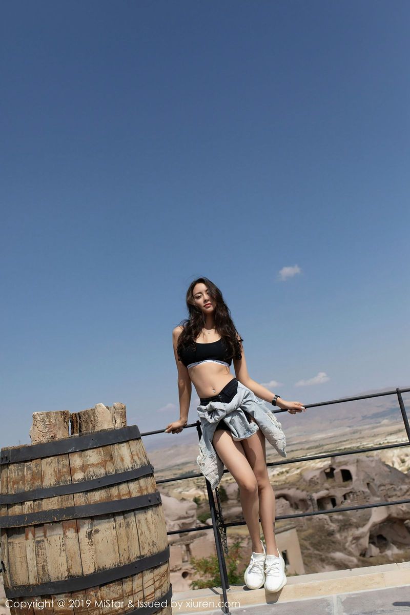 气质女神穆菲菲白皙爆乳修长美腿土耳其旅拍