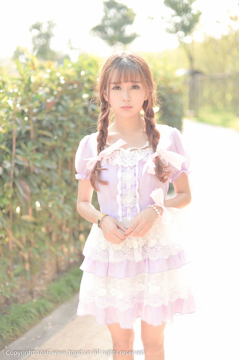 养眼美女小九Vin极品身材紫色公主裙写真