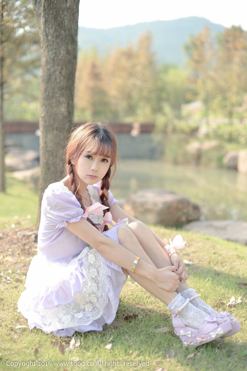 养眼美女小九Vin极品身材紫色公主裙写真