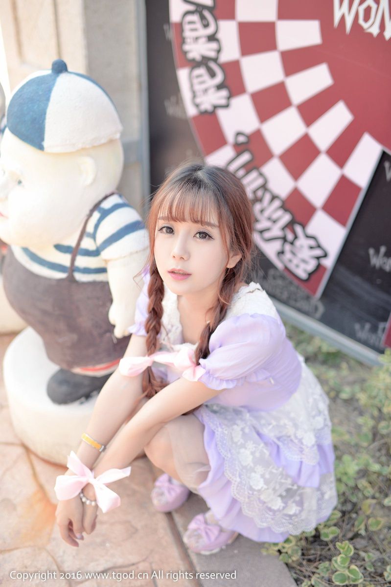 养眼美女小九Vin极品身材紫色公主裙写真