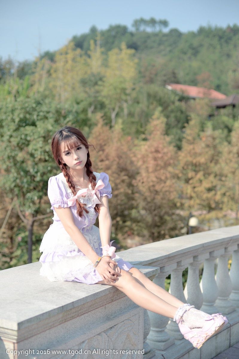 养眼美女小九Vin极品身材紫色公主裙写真