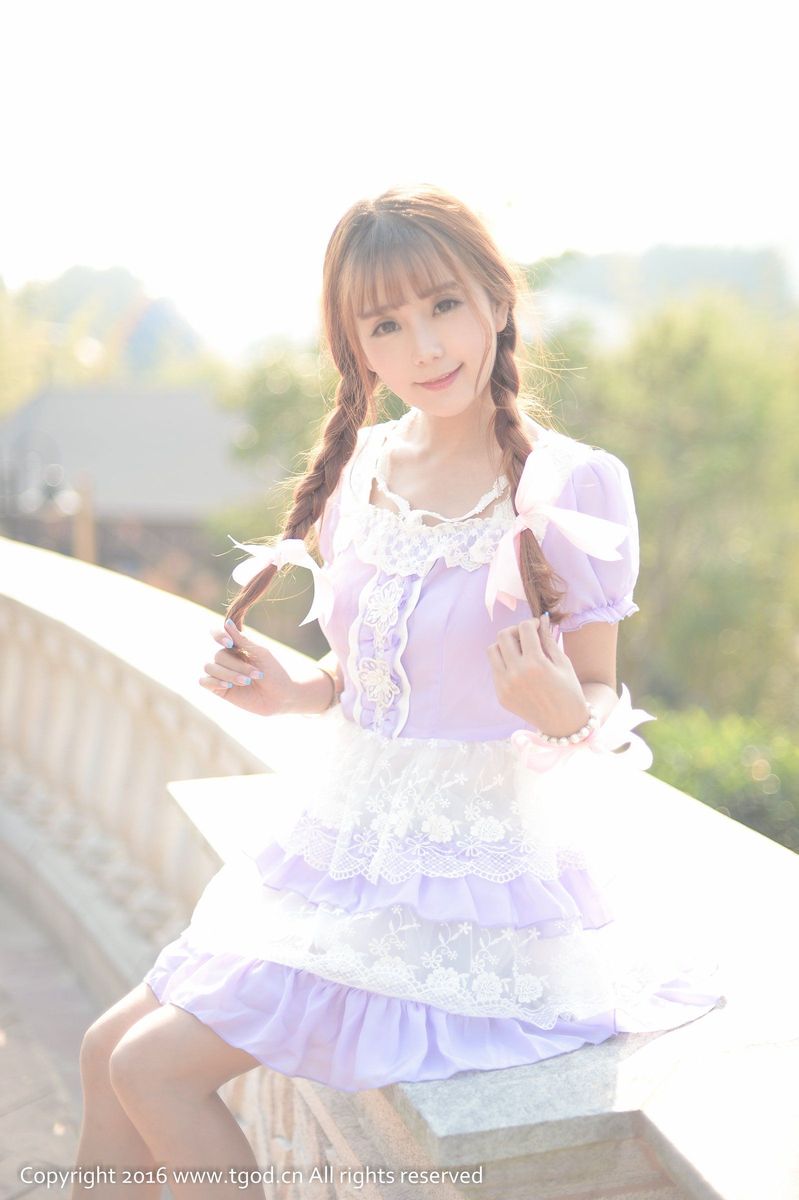 养眼美女小九Vin极品身材紫色公主裙写真