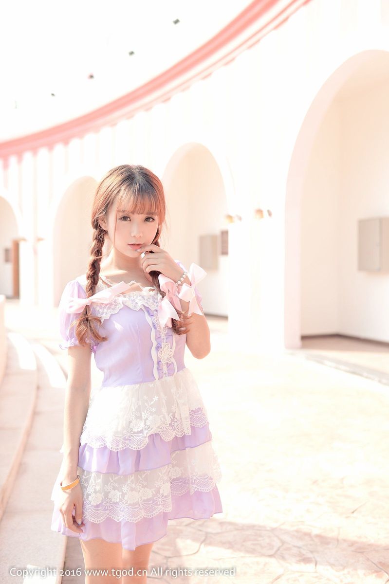 养眼美女小九Vin极品身材紫色公主裙写真