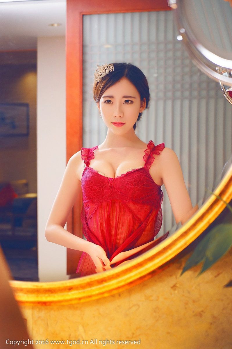 美女模特邓雪Sweet比基尼湿身诱惑御水温泉旅拍
