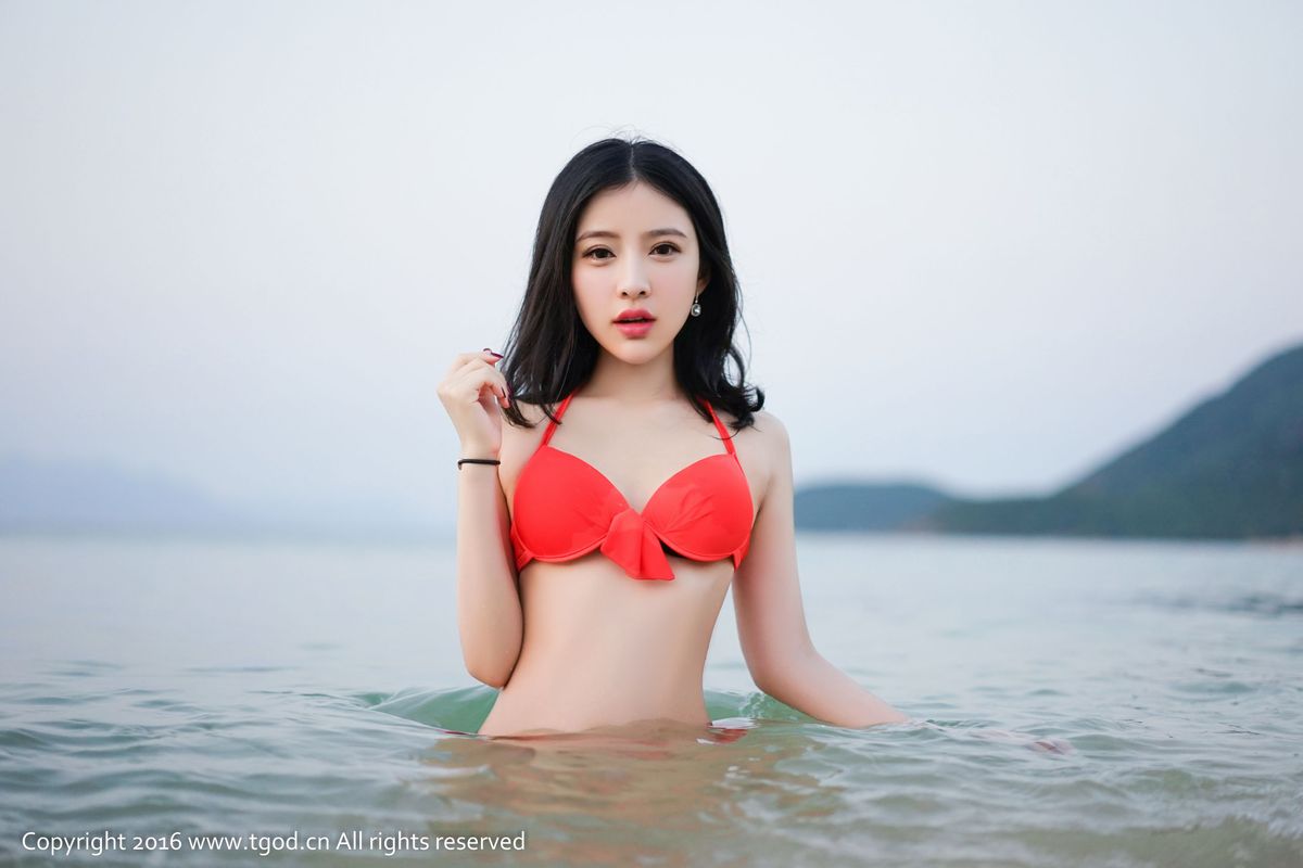 性感美女施忆佳Kitty酱比基尼内衣诱惑芽庄旅拍
