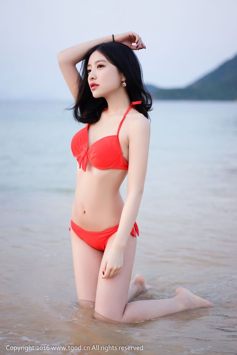 性感美女施忆佳Kitty酱比基尼内衣诱惑芽庄旅拍