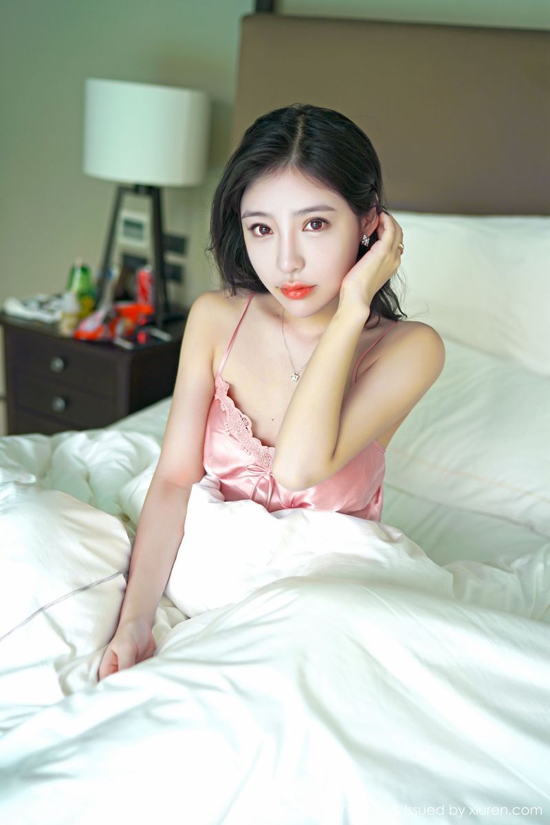 睡美人施忆佳KITTY丝质睡衣海边唯美仙子写真
