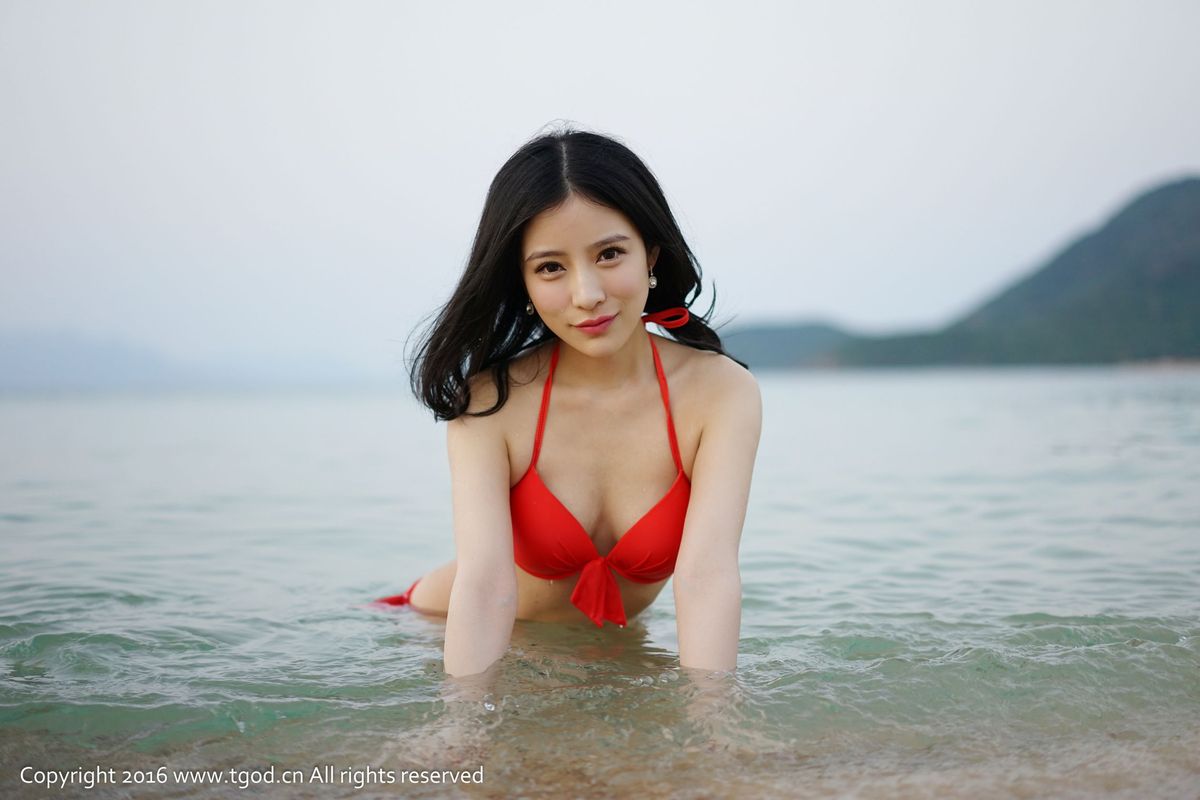 性感美女施忆佳Kitty酱比基尼内衣诱惑芽庄旅拍