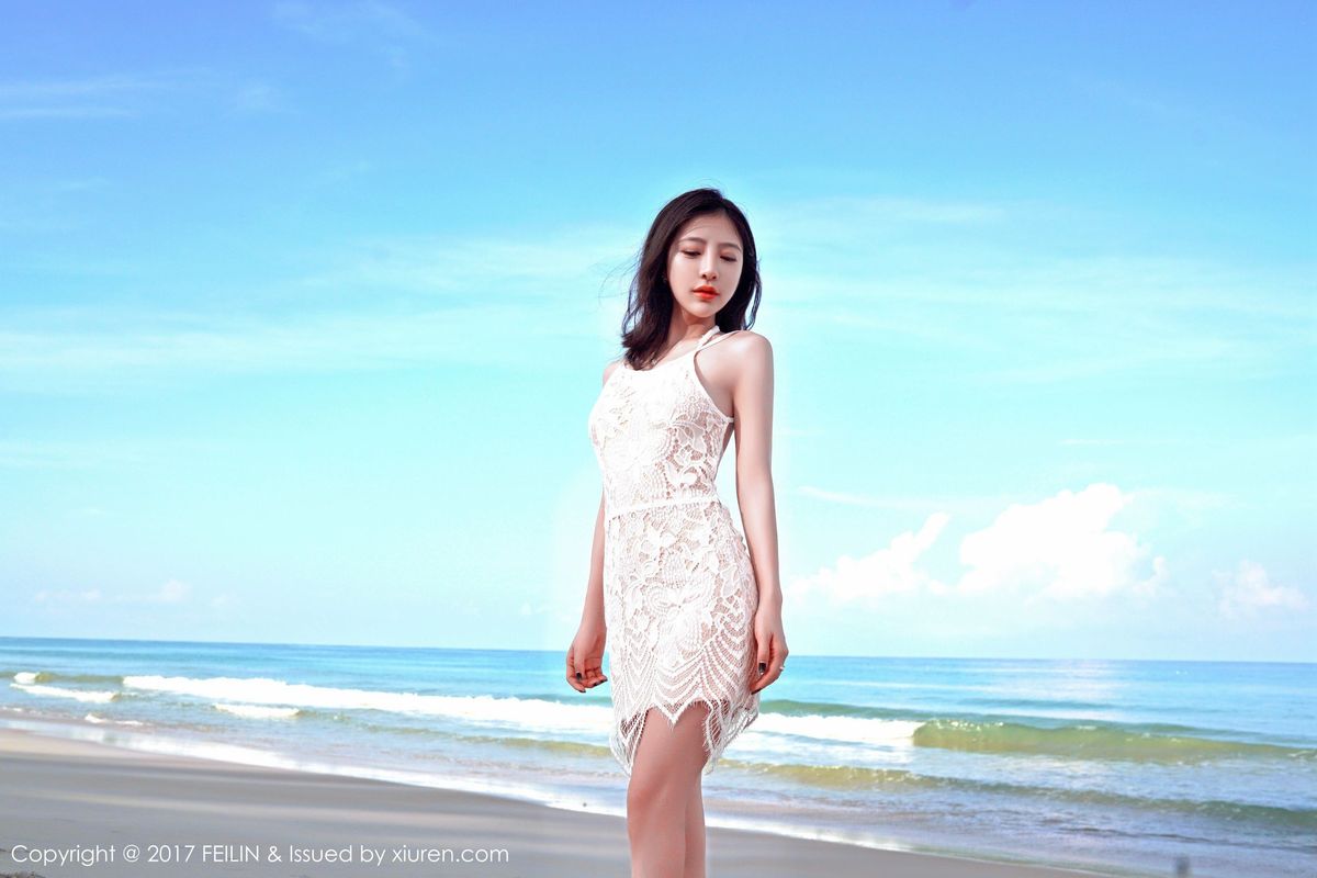 睡美人施忆佳KITTY丝质睡衣海边唯美仙子写真
