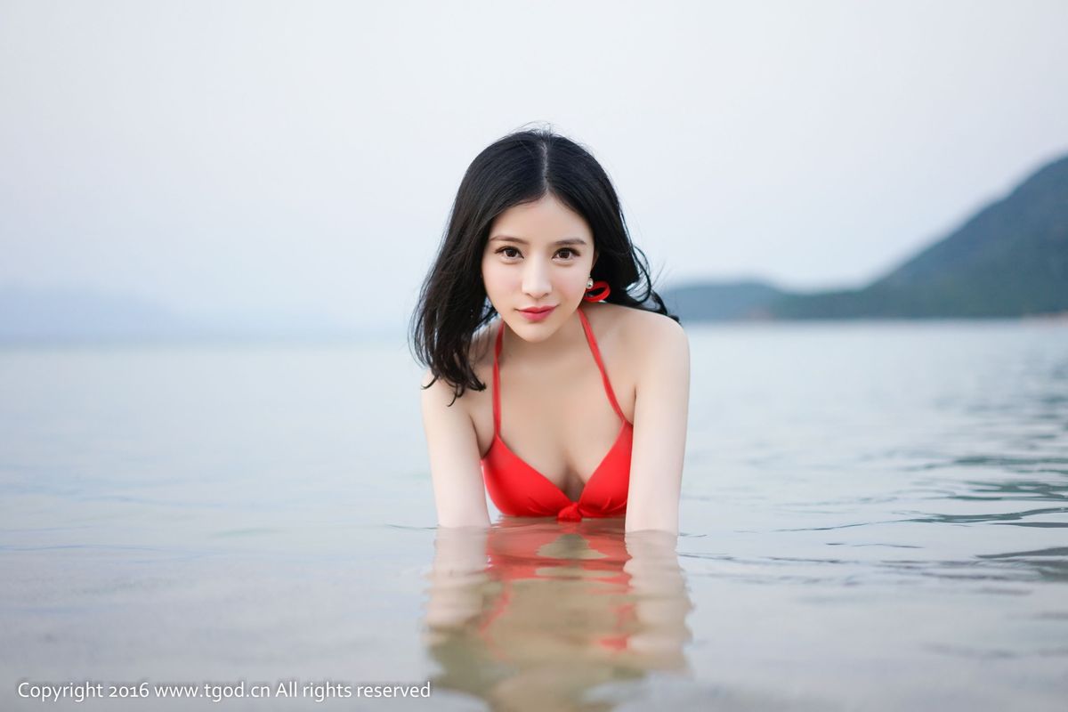 性感美女施忆佳Kitty酱比基尼内衣诱惑芽庄旅拍
