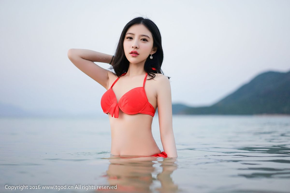 性感美女施忆佳Kitty酱比基尼内衣诱惑芽庄旅拍