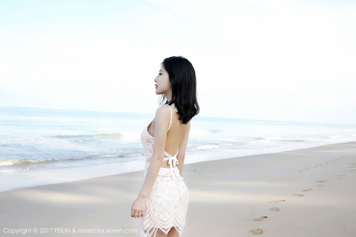 睡美人施忆佳KITTY丝质睡衣海边唯美仙子写真