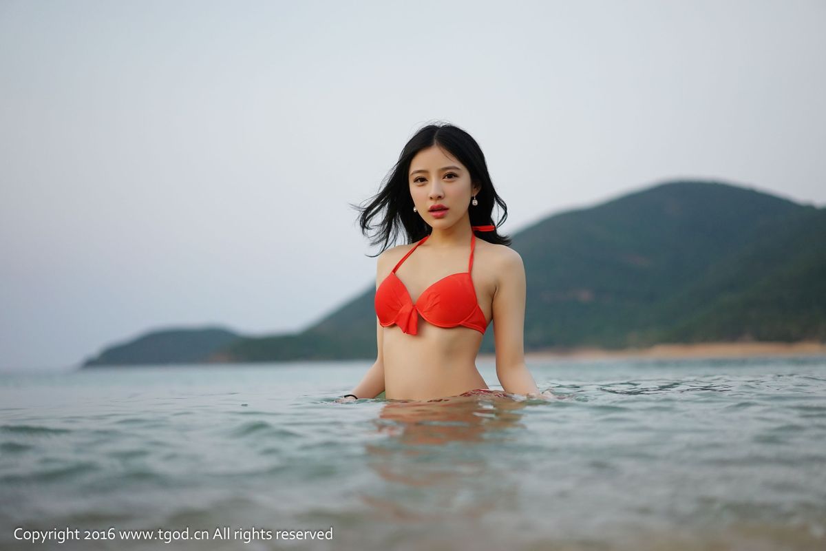 性感美女施忆佳Kitty酱比基尼内衣诱惑芽庄旅拍