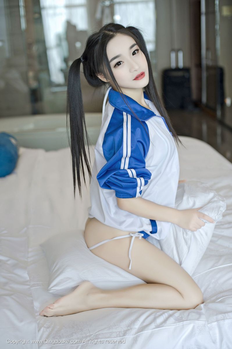 青豆客翘臀美少女绮梦Cherish校服诱惑私房写真