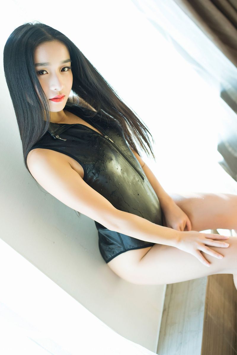 粉嫩美女绮梦Cherish校服三点式比基尼湿身诱惑新图